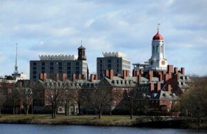 A Universidade de Harvard renomeia o escritório de Dei sob pressão do governo Trump A Universidade de Harvard renomeia o escritório de Dei sob pressão do governo Trump
