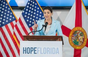 A carreira política de Casey DeSantis pode ser encerrada por uma fraude de US $ 10 milhões Casey DeSantis está lutando contra um escândalo ligado à sua Fundação Hope Florida