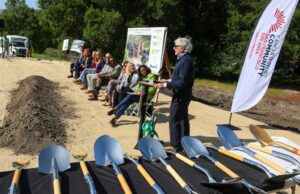 A expansão Lafayette da comunidade de apoio ao câncer representa uma nova abordagem para cuidados de recuperação O sobrevivente do câncer Dexter Louie participa da cerimônia inovadora da nova comunidade de apoio ao câncer San Francisco Bay Area Building em Lafayette, Califórnia, na quarta -feira, 23 de abril de 2025. (Ray Chavez/Bay Area News Group)