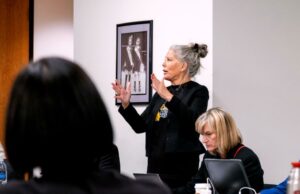 A linha de vida ou o folheto corporativo de Hollywood? Empréstimos fiscais estão de volta às notícias A linha de vida ou o folheto corporativo de Hollywood? Empréstimos fiscais estão de volta às notícias