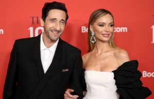 Adrien Brody e Georgina Chápman desfrutando de seu amor na Time Gala 100 Adrien Brody e Georgina Chapman Relationship Timeline