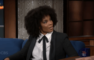 Amber Ruffin diz a Stephen Colbert uma coisa que ela teria dito no jantar dos correspondentes da Casa Branca Amber Ruffin diz a Stephen Colbert uma coisa que ela teria dito no jantar dos correspondentes da Casa Branca
