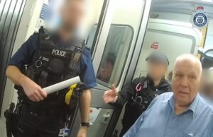 Após 46 anos de prisão, um mestre de escoteiros pedófilos finalmente morrerá atrás das grades. Ele fugiu para a Tailândia por décadas e passou décadas correndo. Este é o momento em que o pedófilo do mal foi preso quando ele desembarcou no aeroporto de Heathrow em março de 2024