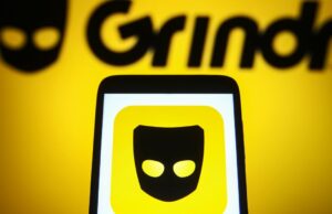As últimas atualizações do Grindr incluem: Esconder-se de sua ex-namorada, verificando fotos e conexões mais rápidas Tomado no Grindr Gif