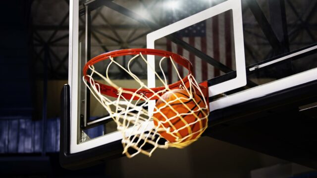 Assista Minnesota Timberwolves vs. Los Angeles Lakers online (jogo 4).



