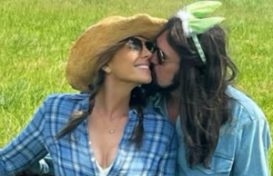 Billy Ray Cyrus compartilha como ele se reconectou com Elizabeth Hurley e a conheceu. Billy Ray Cyrus compartilha como ele se reconectou com Elizabeth Hurley e a conheceu.