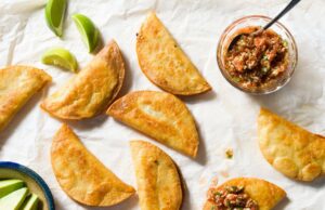 Celebre Cinco de Mayo com tacos de camarão frito Celebre Cinco de Mayo com tacos de camarão frito