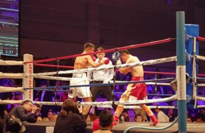 Dave Apolinario derrotado por azarões chineses no Japão Dave Apolinario das Filipinas em uma luta contra Longyi Hu da China no Japão