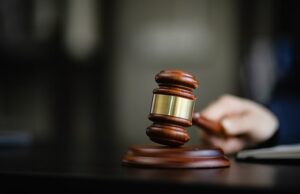 Depois que as crianças expuseram a razão nojenta pela qual ela não deveria ter procuração para o marido sofrendo de demência, uma esposa perde US $ 25 milhões em ativos O tribunal civil e administrativo de Queensland este mês anulou a procuração de uma mulher depois de saber que ela traiu o marido