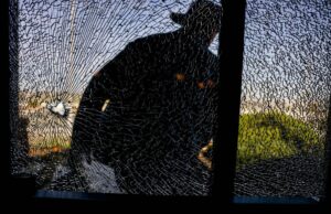 Dois roubos que visavam os negócios de East Bay foram objeto de duas prisões. Dois roubos que visavam os negócios de East Bay foram objeto de duas prisões.