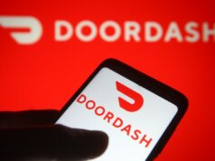 DoorDash lança um novo aplicativo ‘Tasks’ que paga mensageiros para enviar vídeos para treinar IA DoorDash app on phone