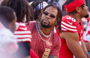 Dre Greenlaw, um ex -49er, está ferido novamente. No entanto, a gravidade de sua lesão não é clara. Dre Greenlaw, um ex -49er, está ferido novamente. No entanto, a gravidade de sua lesão não é clara.