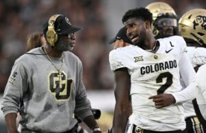 Esta semana, no oeste – areias Shedeur despencando; Liquidação da casa em espera, Rose Bowl Time Change, UW Recruiting Coup e muito mais Esta semana, no oeste - areias Shedeur despencando; Liquidação da casa em espera, Rose Bowl Time Change, UW Recruiting Coup e muito mais