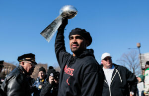 Jalen Hurts, quarterback do Eagles que pulou a Casa Branca após a vitória no Super Bowl fechar