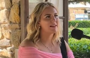 Jovem Um australiano se perguntou como a mulher tinha tão pouco em economia, mas explicou que conseguiu