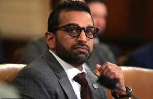 Kash Patel causa confusão, excluindo um post promovendo a prisão de um juiz anti -Trump anti Trump franco O FBI prendeu a juíza Hannah Dugan depois que ela intencionalmente, intencionalmente, os agentes federais para longe de 'um migrante ilegal.