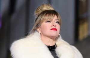 Kelly Clarkson chamará a atenção de todos em 24 de abril de 2025. Kelly Clarkson chamará a atenção de todos em 24 de abril de 2025.