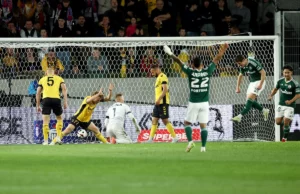 Legia marcou dois gols em três minutos. Szkurin finalmente atingiu a rede Legia marcou dois gols em três minutos. Szkurin finalmente atingiu a rede