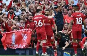 Liverpool Slams Tottenham e Wins Premier League Título Mohamed Salah Liverpool vence o título da Tottenham Premier League
