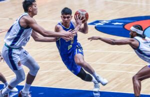 Meralco lamenta a oportunidade perdida quando a TNT atinge paredes sem rhj Calvin oftana (meio): ponto brilhante. - imagens de PBA