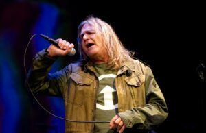 Mike Peters, de roqueiros galesos, o alarme morreu aos 66 anos após uma batalha contra o câncer Mike Peters, de roqueiros galesos, o alarme morreu aos 66 anos após uma batalha contra o câncer