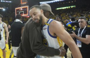 NBA: Jimmy Butler está fora, mas Steph e os Warriors ainda estão no comando Playoffs da NBA Steph Curry Jimmy Butler Warriors vs Rockets Jogo 3