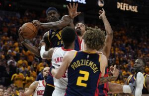 NBA: O retorno de Jimmy Butler levanta os guerreiros à vitória por 3-1 sobre os foguetes Jimmy Butler Warriors venceu o jogo dos Playoffs da NBA dos Rockets 4