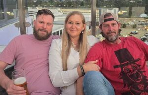 Novos detalhes surgiram sobre Virginia Giuffre, 41 anos e seus momentos finais antes do suicídio. Seus amigos mais próximos estão quebrando a cobertura em sua casa de US $ 1,9 milhão. No sábado, o irmão de Giuffre, Danny Wilson, compartilhou esta foto de si mesmo e da Virgínia