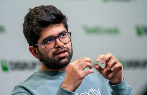 O CEO da Perplexity diz que seu navegador rastreia tudo o que os usuários on-line fazem para vender anúncios “hiper-personalizados” Aravind Srinivas, co-founder and chief executive officer of Perplexity, during TechCrunch Disrupt in San Francisco, California, US, on Wednesday, Oct. 30, 2024.