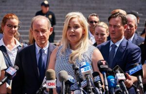 O acusador de Virginia Giuffre de Príncipe Andrew, Virginia Giuffre, temia que seus inimigos estivessem “fora para levá -los” nos últimos dias. Antes de morrer, os membros da família haviam expressado medo de seu estado mental. Seu pai Sky Roberts disse que sua filha estava 'muito deprimida' e 'em péssima forma'