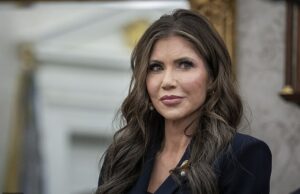 O mistério por trás do roubo de Kristi Noem de uma bolsa Gucci de US $ 3 mil durante um jantar de DC foi resolvido Noem participa de uma reunião com o presidente de El Salvador no Salão Oval na Casa Branca em Washington, DC, EUA, 14 de abril de 2025