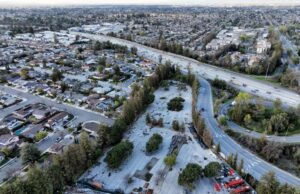 O projeto habitacional em Cupertino faz parte de uma tendência crescente, pois a cara da Bay Area quer que os professores estejam perto de suas escolas. O projeto habitacional em Cupertino faz parte de uma tendência crescente, pois a cara da Bay Area quer que os professores estejam perto de suas escolas.