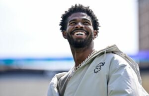 O “ridículo” de Shedeur Sander, de US $ 100 mil no dia do draft, foi recebido com uma reação dos fãs da NFL – “já gasta o bônus de assinatura”. fechar