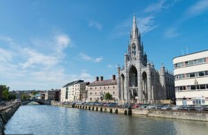 Onde está meu carro, cara? Um folheto da festa de veado na Irlanda pede assistência após uma busca de três semanas por seu carro, tendo esquecido onde ele o estacionou. Um Revedor que perdeu o carro depois de esquecer onde ele o estacionou pediu ajuda ao público após uma pesquisa malsucedida de três semanas (imagem da cidade de Cork City)