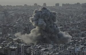 Os aviões israelenses atacam os subúrbios sul de Beirute, marcando o terceiro ataque nessa área desde o cessar -fogo de novembro Uma enorme pluma de fumaça ondulada sobre edifícios após o ataque (foto)