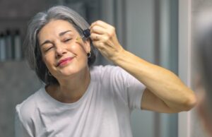 Os clientes provam esse soro anti-água de US $ 21 por dar à pele um “acabamento semelhante a um copo” Os clientes provam esse soro anti-água de US $ 21 por dar à pele um "acabamento semelhante a um copo"