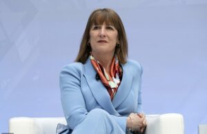 Os conservadores acusam Rachel Reeves de ser macio nos sindicatos. Enfermeiros, funcionários do conselho e professores ameaçaram atacar. O chanceler colocou o governo em um curso de colisão com sindicatos, alertando que qualquer aumento da inflação teria que ser financiado por cortes nos serviços