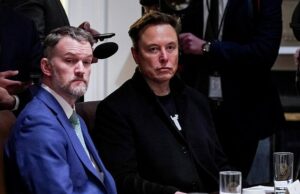 Os nerds do doge de Musk nunca previam o que estava por vir … e como isso pode custar aos americanos milhões Especialistas estão alertando que os cortes de Elon Musk (foto à direita) para desperdício, fraude e abuso no Departamento de Eficiência do Governo podem acabar custando bilhões de contribuintes