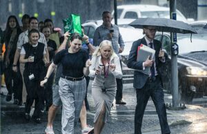 Os surtos da Covid dispararão neste inverno na Austrália, pois o vírus super-contagioso causa estragos. A professora de epidemiologia da Universidade de Deakin, Catherine Bennett, alertou a tensão, combinada com uma pausa em casos de covid durante as taxas de reforço de vacinas no verão e baixas de vacinas, pode resultar em casos de disparo (imagem de estoque)