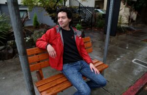 Os ventiladores de trânsito da Bay Area Organizando o Departamento de Voluntários para a instalação de bancos de ônibus Os ventiladores de trânsito da Bay Area Organizando o Departamento de Voluntários para a instalação de bancos de ônibus