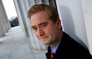 Peter Doucy, Anchorman, da Fox News e Hillary Vaughn, da Fox Business, acolheram um bebê juntos. Peter Doucy, Anchorman, da Fox News e Hillary Vaughn, da Fox Business, acolheram um bebê juntos.