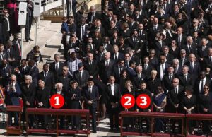 Plano de assentos para o funeral do papa Francisco: Donald Trump recebeu a primeira fila, enquanto o príncipe William e Keir Starmer foram rebaixados nas linhas de trás 1. Michael D Higgins, presidente da Irlanda; 2. Olena Zelenska, primeira -dama da Ucrânia; 3. Volodymyr Zelensky, presidente da Ucrânia