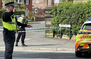 Polícia Polícia presente no local em Otley Road ontem, após a terrível besteira