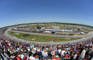 Qual é a melhor maneira de assistir a NASCAR hoje? 27-04-2025 fechar