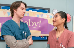 ‘Rua. A estrela médica de Denis, Kahyun, compartilha conosco a cena de ‘St. Mekki Leeper como Matt e Kahyun Kim como Serena em