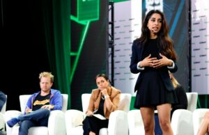 Seu momento chegou: solicite a inicialização do TechCrunch Battlefield 201 O co-fundador e CEO da Salva Health, Valentina Agudelo Vargas, vencedor do Startup Battlefield 2024, posa no palco durante o TechCrunch Disrupt 2024 Day 3 no Moscone Center em 30 de outubro de 2024 em São Francisco.