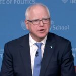 O governador de Minnesota, Tim Walz, vice -presidente do companheiro de chapa de Kamala Harris, disse na terça -feira que foi escolhido para estar no ingresso democrata porque deu permissão aos brancos para votar no partido