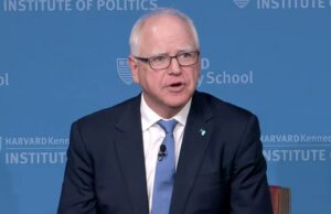 Tim Walz diz a Kamala Harris por que ela o escolheu como seu companheiro de chapa por causa de sua atitude condescendente O governador de Minnesota, Tim Walz, vice -presidente do companheiro de chapa de Kamala Harris, disse na terça -feira que foi escolhido para estar no ingresso democrata porque deu permissão aos brancos para votar no partido