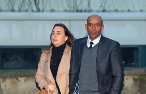 Trevor Sinclair, da Inglaterra, está enfrentando falência por uma fatura fiscal do PS36K que ele não pagou. Seu especialista foi interrompido quando ele disse que as pessoas de ‘preto e marrom’ não deveriam lamentar a rainha. Trevor Sinclair, 52, poderia ser falido sobre uma dívida fiscal de £ 36.000 de 2021-22 (foto em 2017 com sua esposa Natalie)