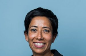 Um Sir Keir Starmer teve um romance de longo prazo com um juiz acusado de ser influenciado por ativistas trans, o correio no domingo pode revelar. Uma nova biografia do primeiro-ministro revela que Sir Keir passou 'anos' em um relacionamento com Maya Sikand KC (foto), um advogado que agora trabalha como juiz de meio período da Crown Court Court Judge